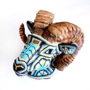 Borrego cimarron con arte huichol