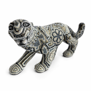Jaguar caminando de arte huichol