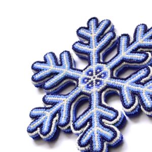 Copo de nieve con arte huichol